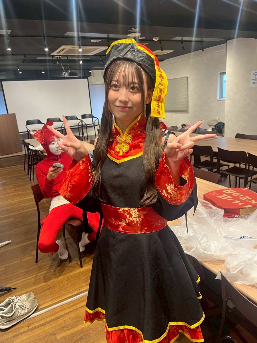 sevenshinkan's tweet photo. 【イベント紹介⑤】ハロパ🎃
秋には毎年恒例のハロパを開催します！👻
仮装をして写真を撮ったり、ピザを食べたり、とにかく盛りだくさん❤️
普段の仲間とは違う個性的な衣装を見れるのはここだけ！！
コ���プレ優勝者には豪華景品も！？

#春から科学大　#春から昭和女子 https://t.co/JkVrMRnqN6