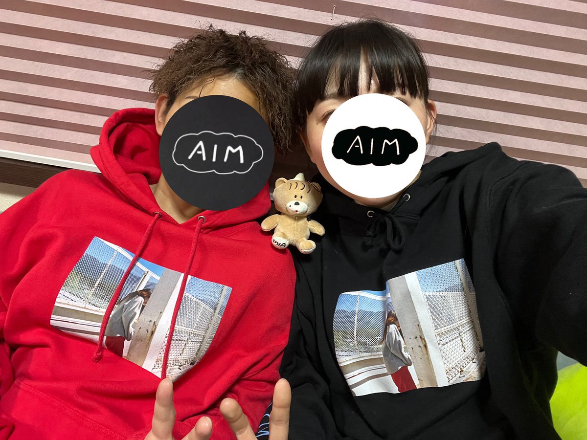 aim__________36's tweet photo. 今年もあいみょんのお祝いできて幸せでした🌷🍓🫶🏻
わが家のみょんは食べられないけど、ちゃんとみょん役してくれてる。（ちゃんと🐶用のロールケーキ食べた）
また、何回も何十回も一緒にお祝いしたいね🎈
あいみょんと一緒に歳を重ねられてはっぴーです❕

ずーーっとだいすきだよ。愛

@aimyonGtter https://t.co/4Qk4iEe0WY