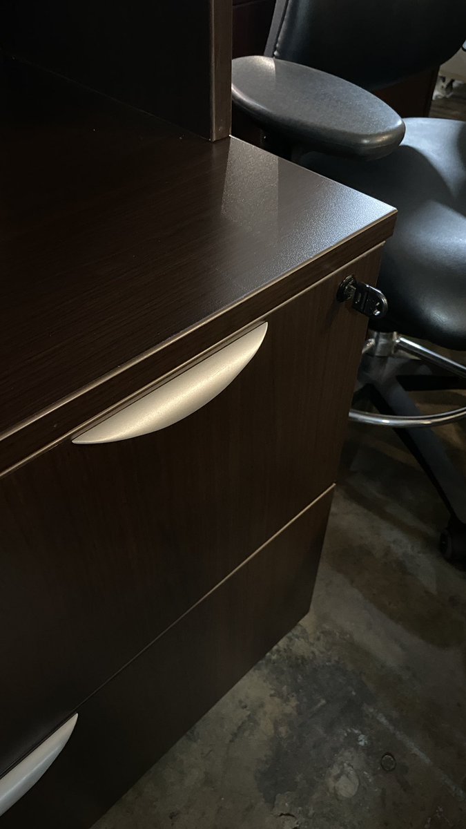 DFSIHOUSTON's tweet photo. 4 drawer file cabinet with hutch, commercial grade, espresso finish, lock with key, adjustable height shelves, dimensions: 36" wide x 22" deep x 65.5" height #officefurniture #filecabinet #houstontxOnly https://t.co/TGHSiuTOCb