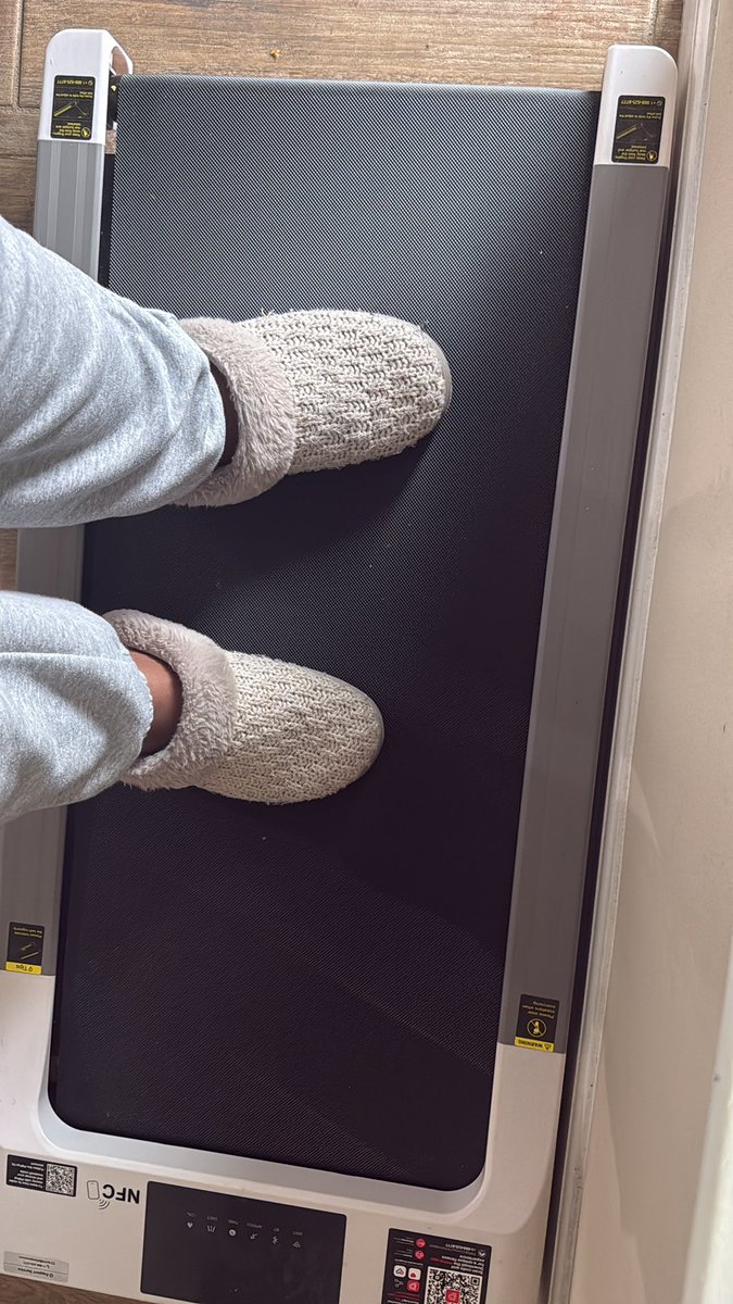 GodessssDaniiii's tweet photo. @Kriswozie I’m always active even in my night wear #findom #afrodom #footfetısh #size10 #pink #feetfetish #ContentMarketing #contentmaker https://t.co/uDei5B9b5p