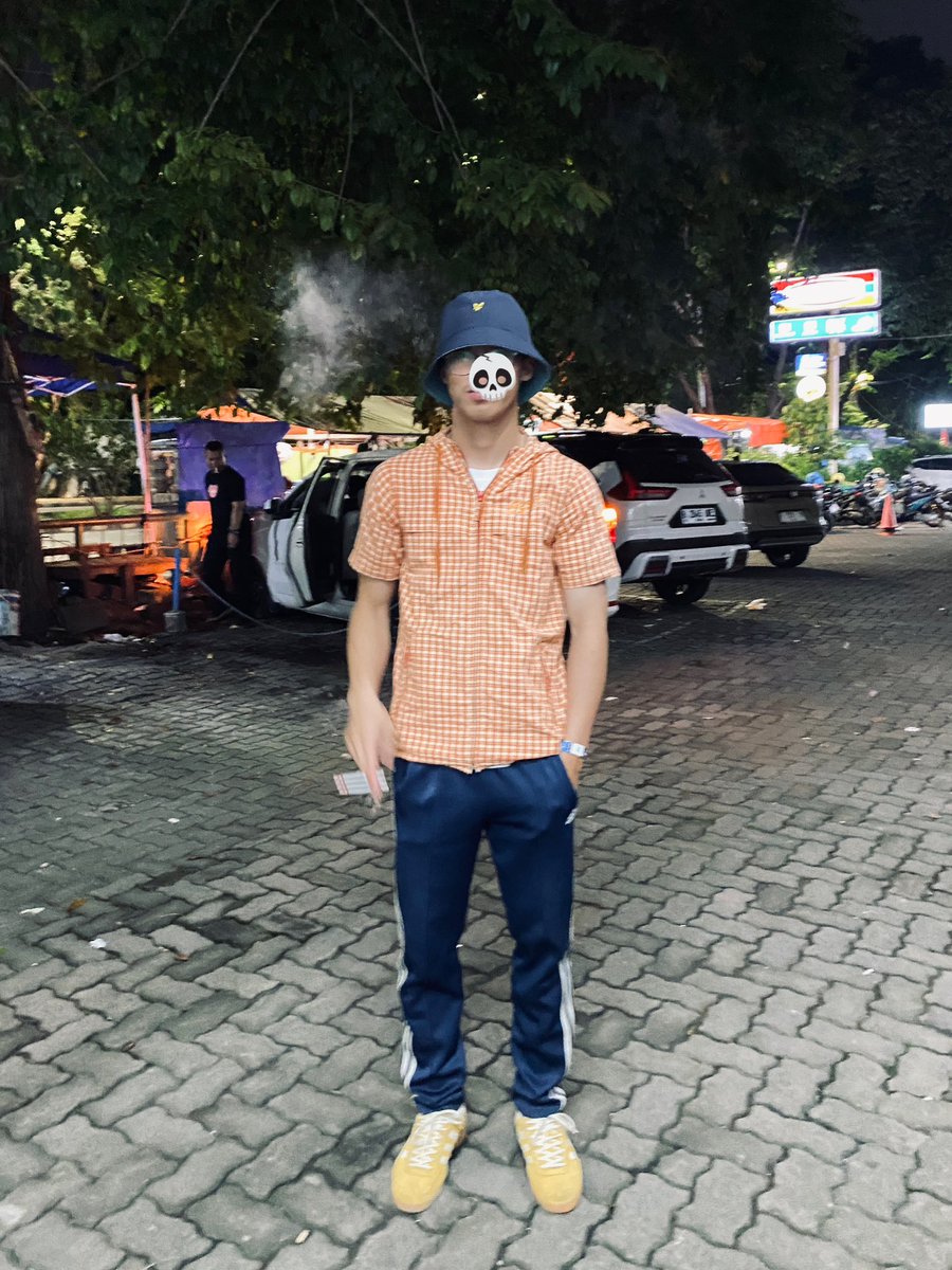 frkn_ tweet media