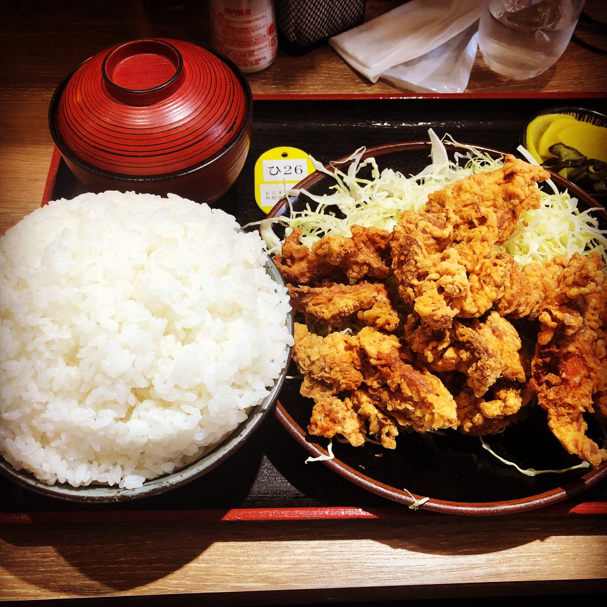 kimarin's tweet photo. 伊勢原の麻釉で食べた唐揚げ定食　大盛りはやばいと聞いたので中盛りにしたんだけど　中盛りもやばい https://t.co/uAy0R8eOkk