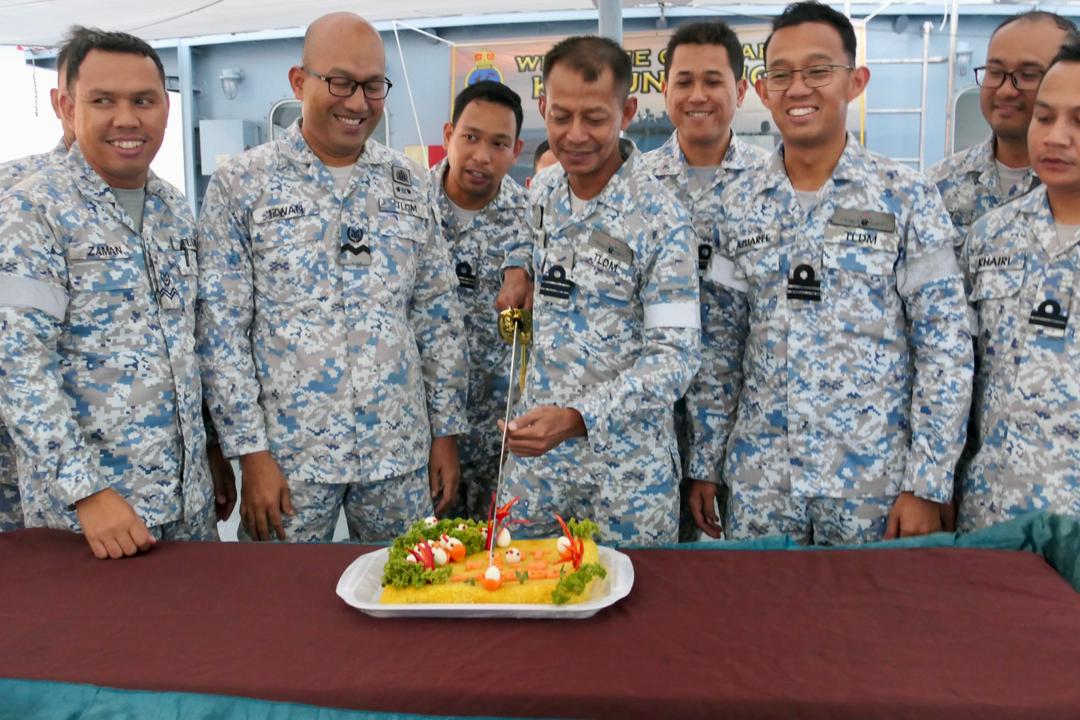 KdSundang's tweet photo. Sekitar Majlis Sambutan Hari Ulang Tahun Ke-5 KD SUNDANG serta Majlis Meraikan Warga Kapal Siri 1 Tahun 2026 yang telah berlangsung dengan penuh meriah dan semangat kekeluargaan. Majlis telah disempurnakan oleh YBhg Pegawai Memerintah KD SUNDANG. https://t.co/nh1NZddmNq