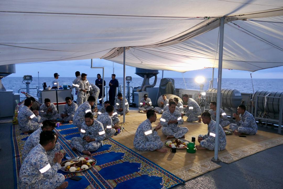 KdSundang's tweet photo. Sekitar Majlis Sambutan Hari Ulang Tahun Ke-5 KD SUNDANG serta Majlis Meraikan Warga Kapal Siri 1 Tahun 2026 yang telah berlangsung dengan penuh meriah dan semangat kekeluargaan. Majlis telah disempurnakan oleh YBhg Pegawai Memerintah KD SUNDANG. https://t.co/nh1NZddmNq
