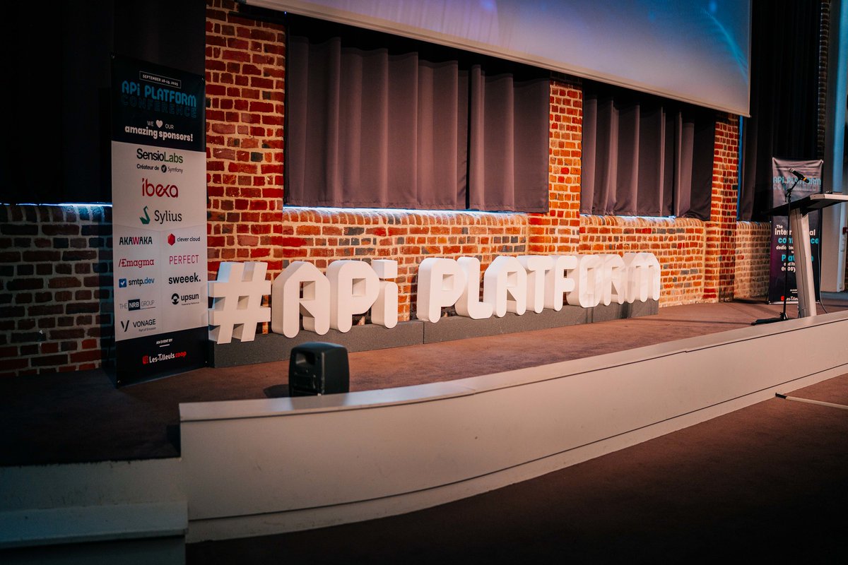 API Platform tweet media