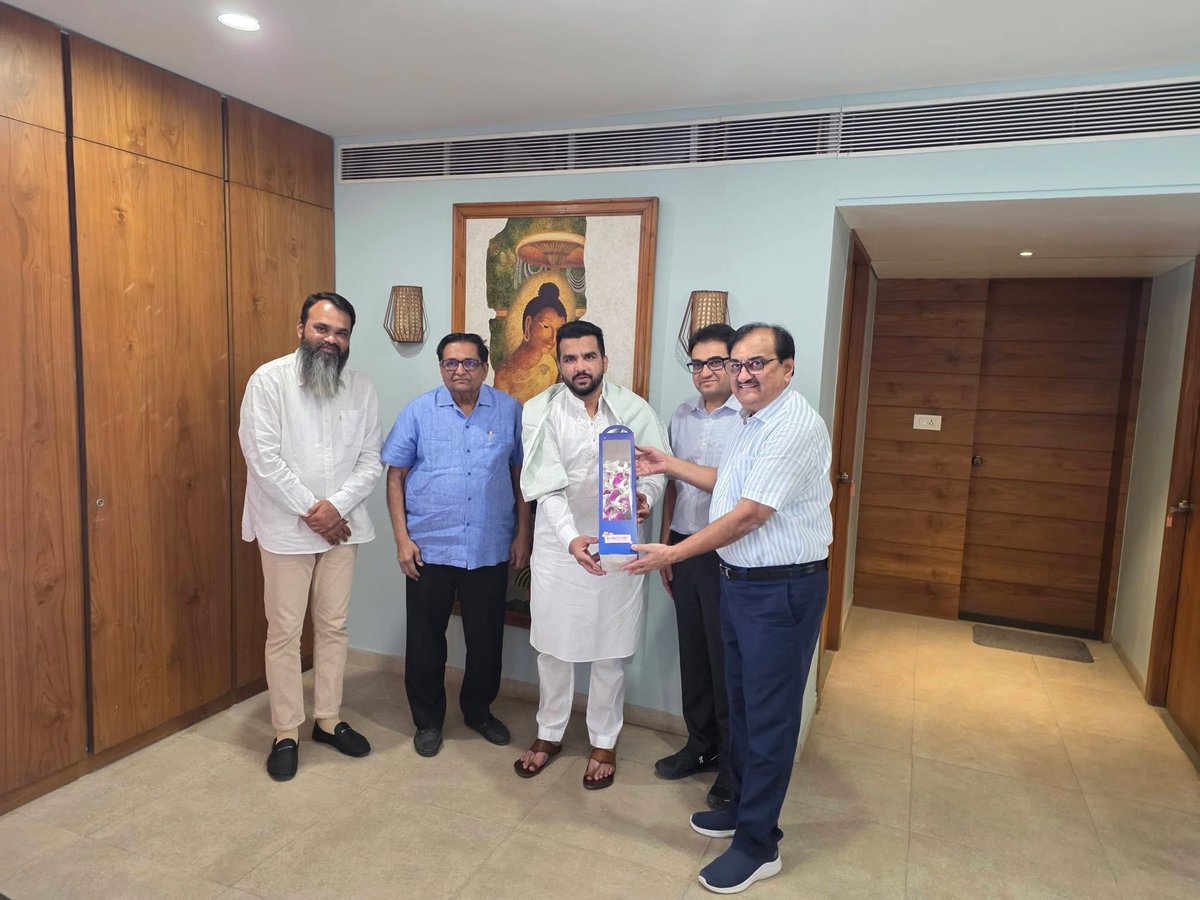 sameer_sajid_'s tweet photo. Thanks Nandkishor Kagliwal ji Chairman Nath Group Honorary Consul Republic of Tunisia for felicitating me https://t.co/nt2okwINhj