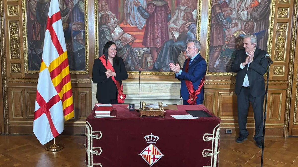 Barcelona ya tiene a su primera concejal musulmana. Su nombre es Sara Belbeida, es de origen marroquí y ha tomado posesión hoy en el Ayuntamiento por el PSC. 

Cada vez más cerca de la distopía que tienen en Reino Unido. Lo próximo será la alcaldía. Debemos ponerle freno a este