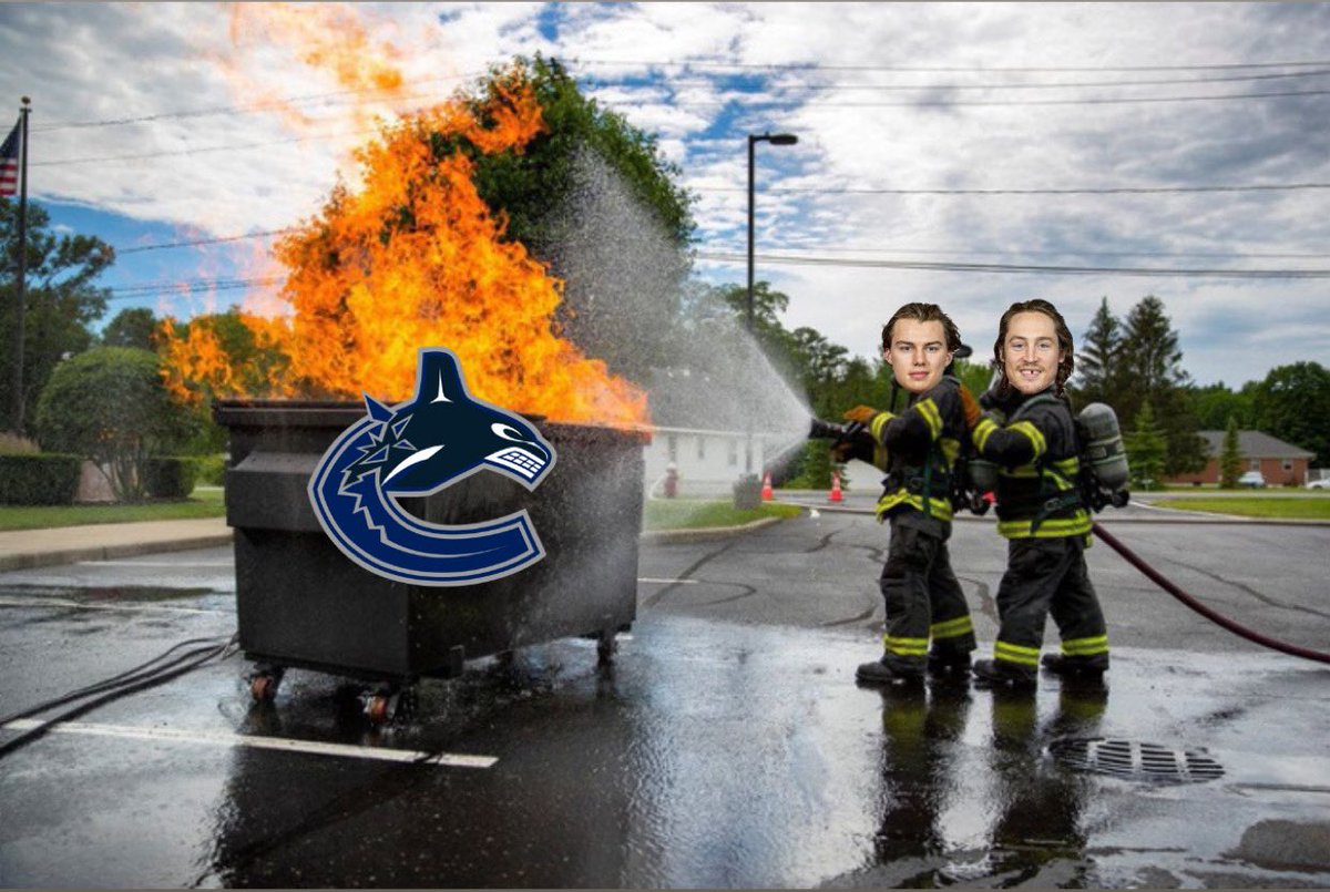 captnvlas72's tweet photo. How are we feeling #blackhawks nation?? Only a few more hours til the deadline 😮💨
We’ve got a game day tonight against Van…🤨🙄(🗑️🔥) Can we get another Bert Hatty against this team?? Revenge for them being hard on Lukas perhaps?? LFG😤💪 #MoorePower #Milc #wkfc #GetFranked https://t.co/nUvnyduTsO