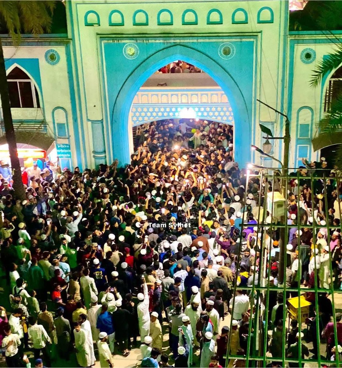 MdAzmanMiah1's tweet photo. মাজার লইয়া ব্যবসা হালাল, গাজা হালাল, গান বাজনা হালাল আর “দিল্লি না সিলেট/ঢাকা” স্লোগান হারাম!!
বেশি জ্বললে বেটাইন মলম লাগাও ফুটকিত 🫥🫥
দুলাভাই কইয়া শ্লোগান দিলে হালাল 
https://t.co/CQCRzzjScw https://t.co/lgUwPM1Cd6