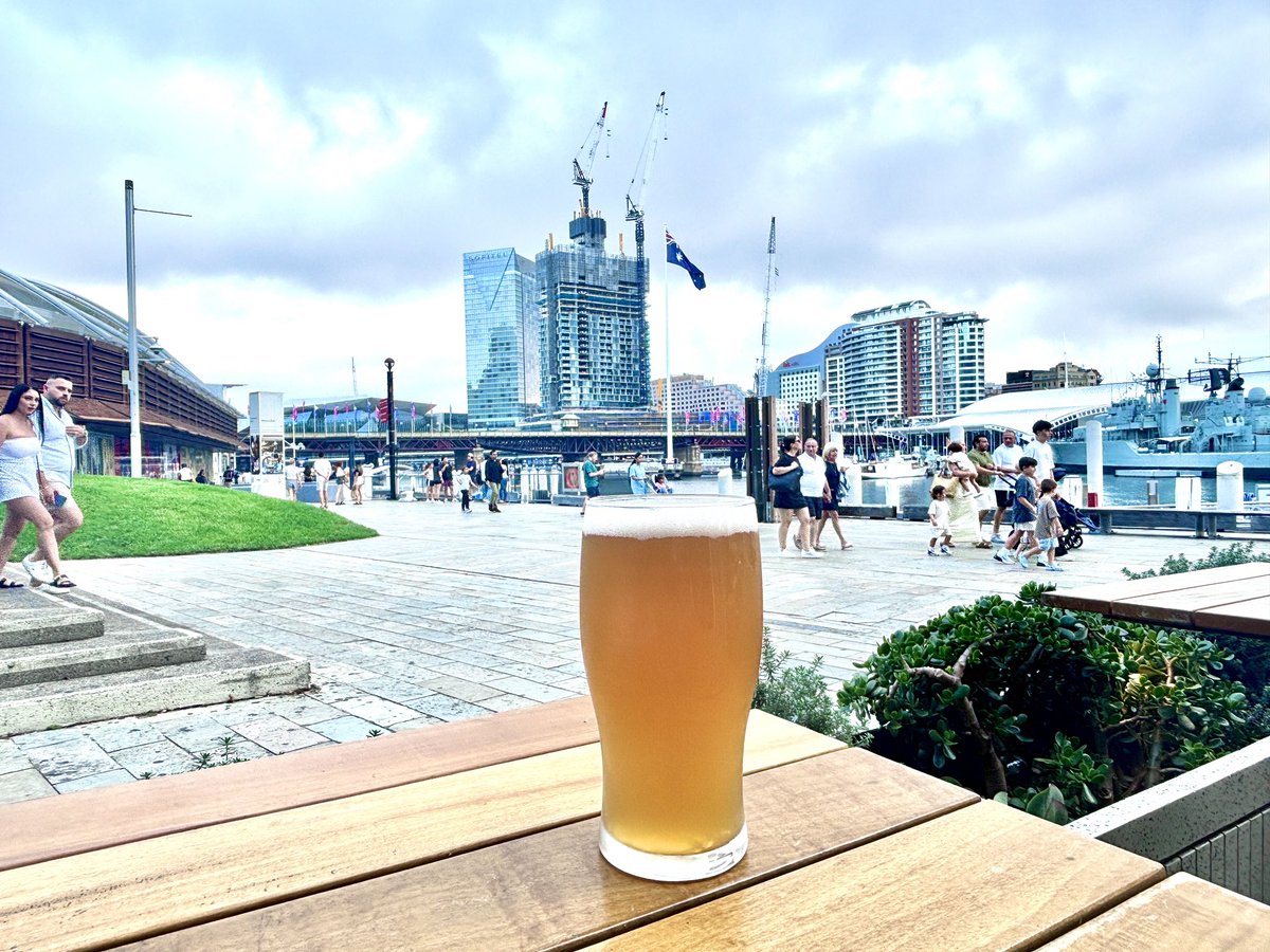 金曜日だったのでダーリングハーバーでビール