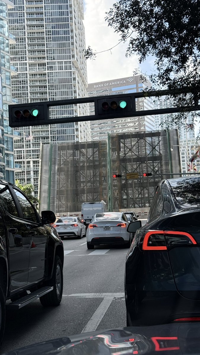 MEAP85's tweet photo. @CityofMiami seriously if you dont fix this Brickell Bridge the city will not prosper this is an embarrassment in the middle of rush hour we have a 30 minute wait.  Act of this now!!! https://t.co/gSu5NJWRlc