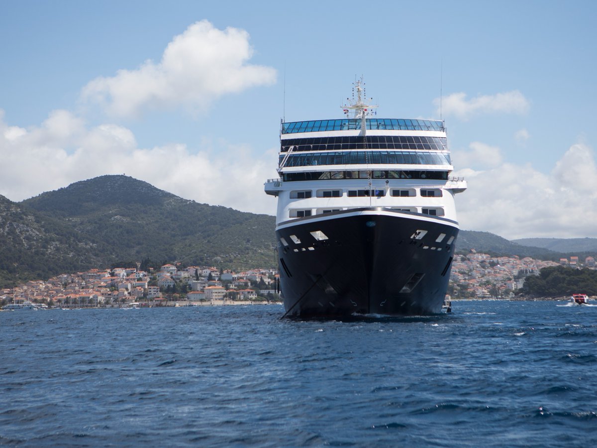 Azamara tweet media