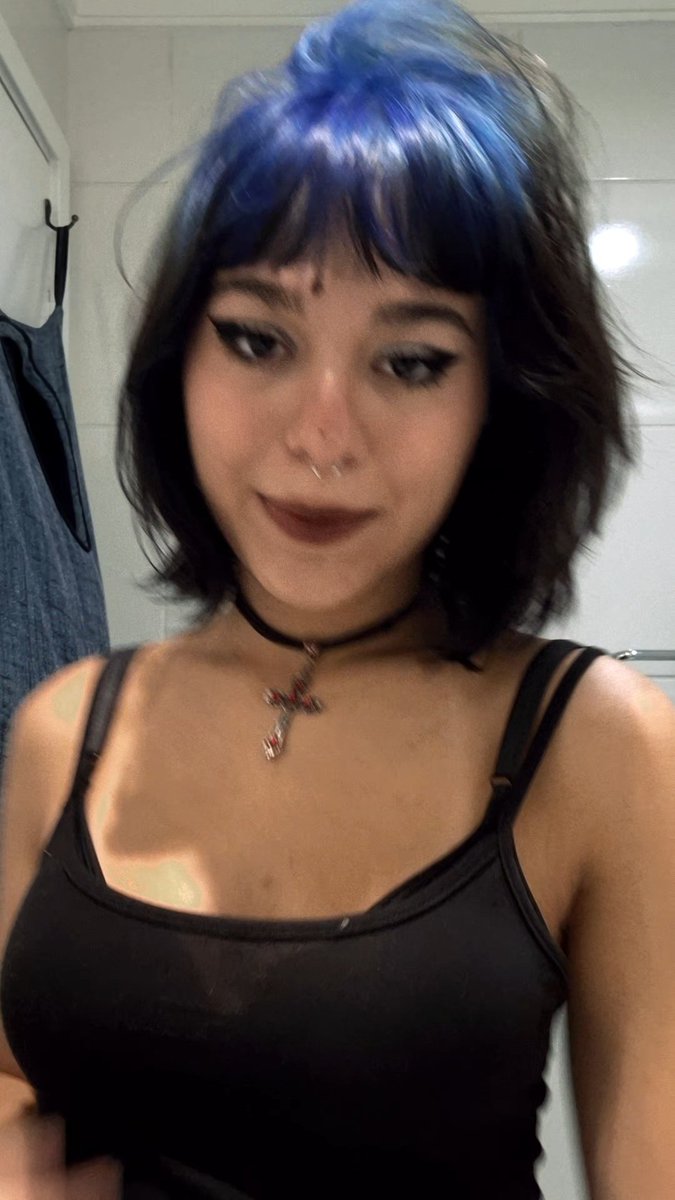 bia VAI VER A HAYLEY tweet media