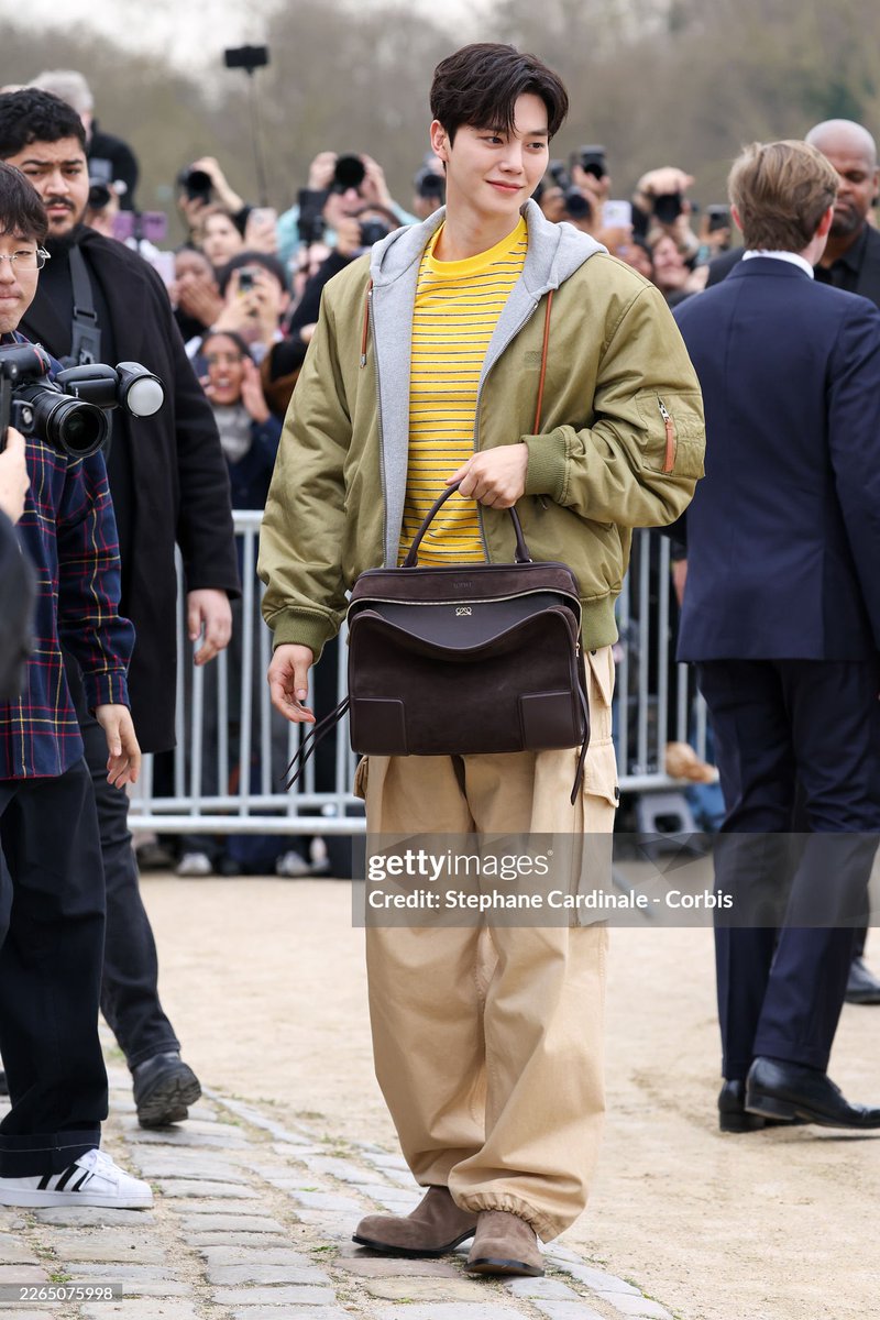 송강따라다니는동키 tweet media