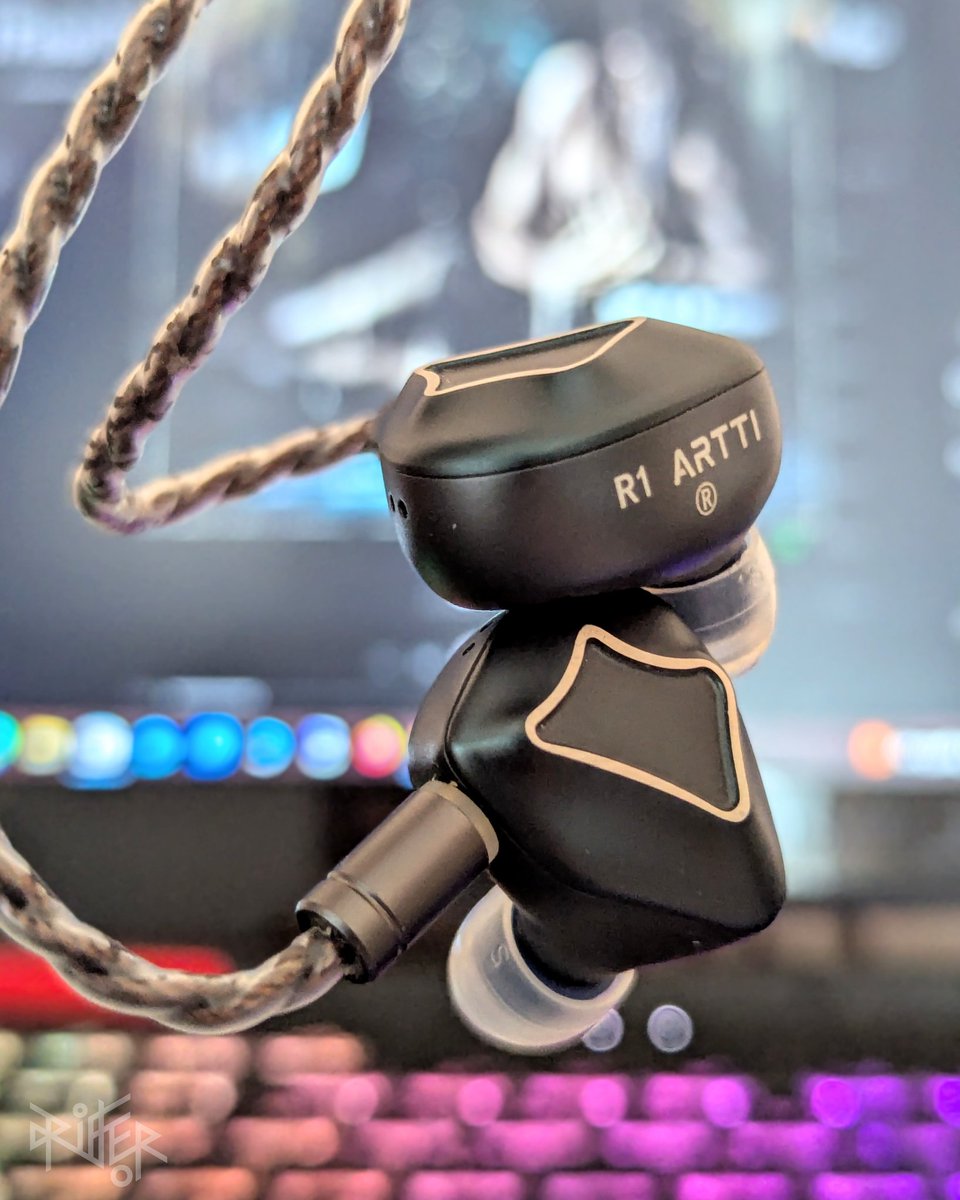 Artti R1 sound warm and energetic, with deep, pleasant bass that never takes over the mix. Vocals stay clear and forward even in dense, fast metal, nothing gets lost.
Smooth, non-sibilant treble keeps the sound aggressive but clean. 🤘