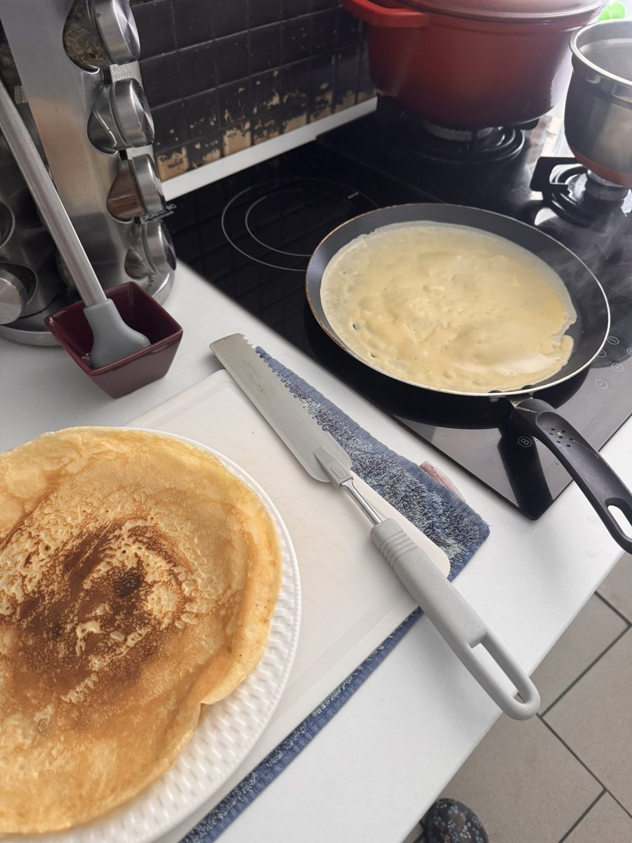 Tentation145L's tweet photo. 🐾 Tyson le malinois prend la parole :
Alerte goûter à la maison ! 🥞
Maman a décidé : ce sera crêpes pour tout le monde😏
Et vous la team, vous les préférez comment ?
🥄 Nutella
🍓 Confiture
🍬 Sucre
Ici ça sent déjà trop bon dans la cuisine !
#TysonLeMalinois #TeamGouter https://t.co/cwbR9Ywgv8