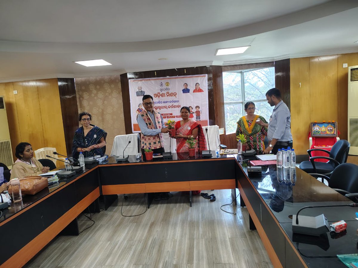 angul_dm's tweet photo. District level work shop  on suposit Odisha Mission has been organised at zilla parisada conference hall Angul in the presence of ADMs,  DSWO,  CDPOs,  Supervisors, Poshan DC BC and AWWs of each Block  participate in the workshop.
@CMO_Odisha 
@IPR_Odisha 
@WCDOdisha https://t.co/J0i5jKZ1Co