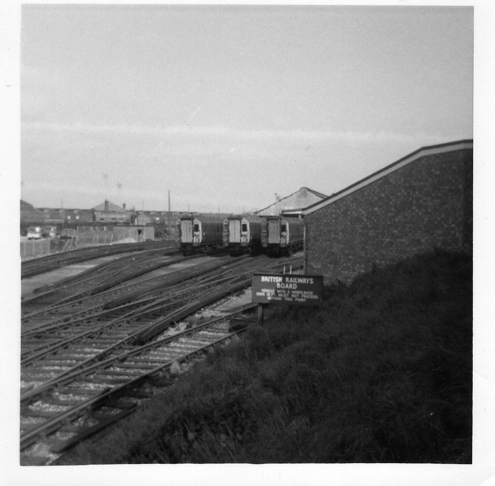 BrianTrains1231's tweet image. 4-cor Units at Fratton Traincare Depot late 60s or early 70s (photo taken by my Grandad) #train #railway #60s #nostalgia #britishrail