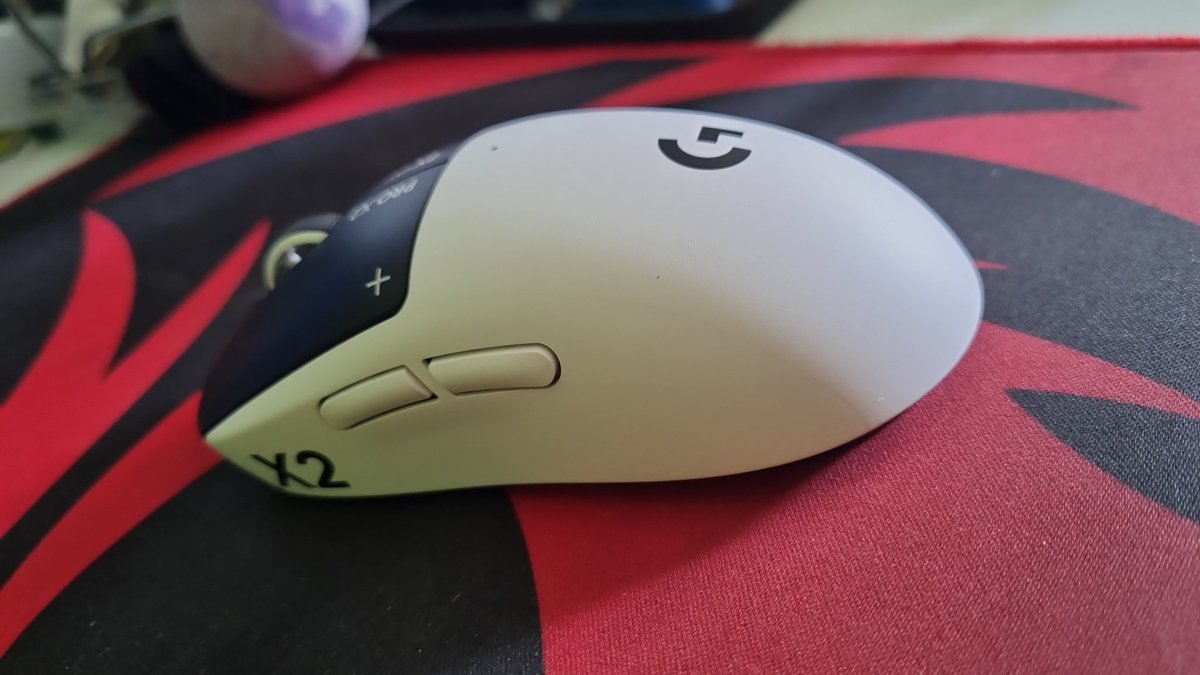 1mantisphoenix's tweet photo. @LogitechG @Logitech
#superstrikex2 morning sunshine
#forestgems @ComputerManiaSA got it for South Africa as one of the first. side buttons haven't even registered yet. silent r da clicks yet more attention paid through and through. stretching wrists for low latency body too #Gym https://t.co/twYIfNwTKt