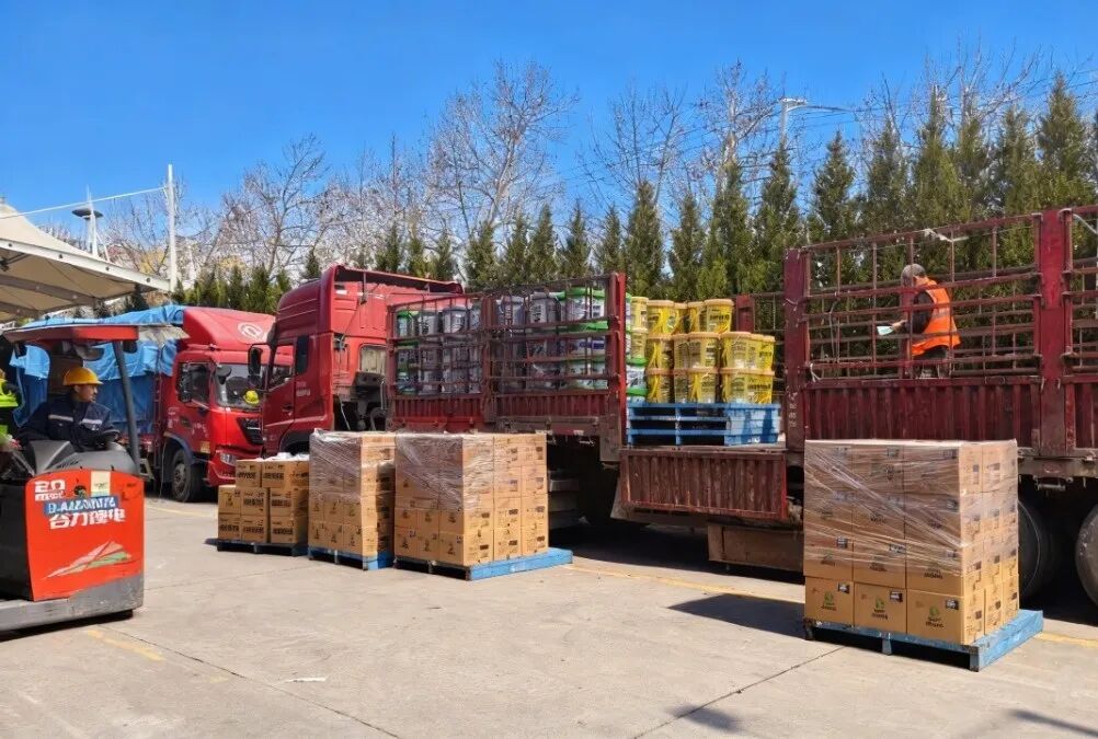 LOPAL_OFFICIAL's tweet image. First week back. Full throttle. 
LOPAL’s nationwide promo blitz is already in full swing — activating markets, energizing distributors, and kicking off 2026 with serious momentum.
No slow start. Just green lights ahead. 🟢
#LOPAL #Lubricants #MarketMomentum