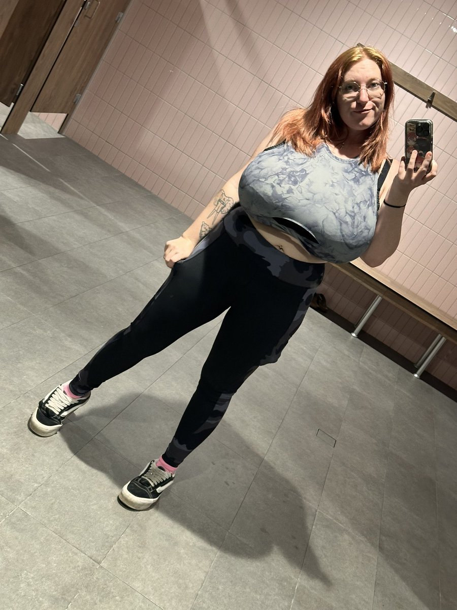 who3temptress's tweet photo. BIG BITTY DAY AT THE GYM! #gym #motivation #tryingmybest #chestworkout https://t.co/GJXxSmtj1P