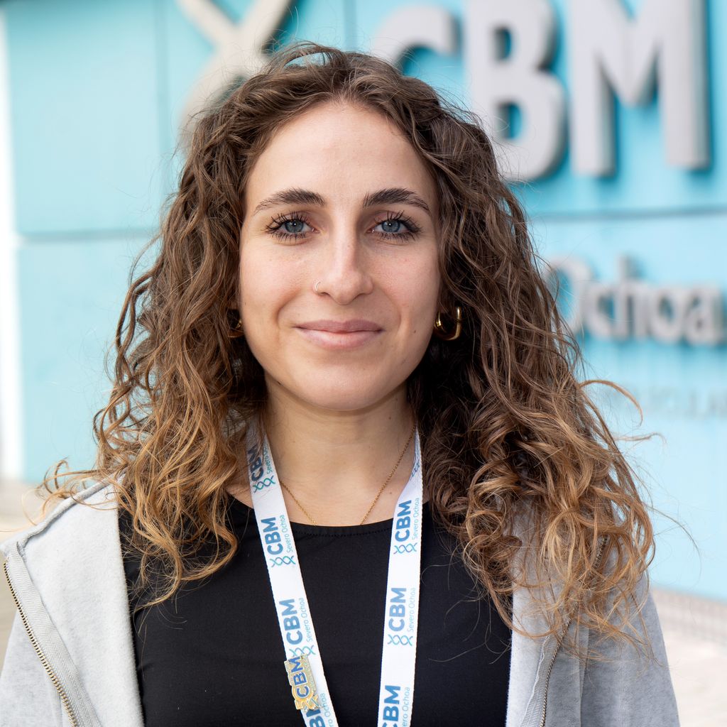 neuronanotechDN's tweet photo. Meet Martina Guttuso🤚 
She is a MSCA @neuronanotechDN doctoral candidate at @UAM_Madrid / @CBM_CSIC_UAM! Her project explores how electrical and topographical stimulation can guide neuronal differentiation of human stem cells. #MSCA #NeuroNanotech #HorizonEurope #EUfunded https://t.co/6PD9ejHEaf