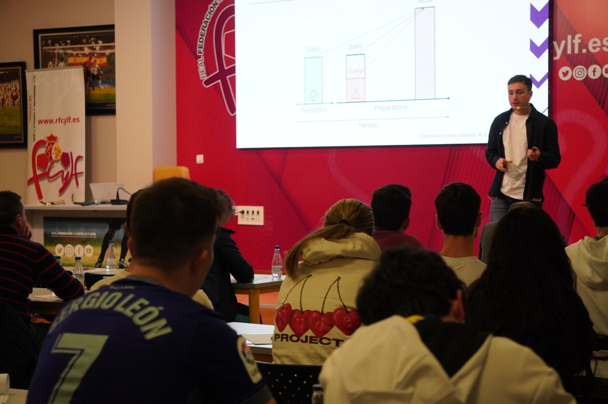 FCyLF's tweet image. La 𝗣𝗿𝗲𝗽𝗮𝗿𝗮𝗰𝗶ó𝗻 𝗳í𝘀𝗶𝗰𝗮 en el 𝒇ú𝒕𝒃𝒐𝒍 𝒇𝒐𝒓𝒎𝒂𝒕𝒊𝒗𝒐 ⚽️

Charla magistral de Daniel Hernández, @Ali_Carranza  y @Saul_PG7  para entrenadores y técnicos #CYL 📚Formación de calidad en @FCyLF ✔️

ℹ️ rfcylf.es/pnfg/NNws_ShwN…