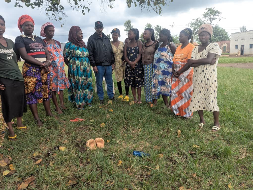 Sfrwanda1's tweet photo. Throughout this week, #SFR conducted hot-spot mapping &amp; size estimation activities with peer educators among Key Population groups (FSWs&amp;MSM) in @GatsiboDistrict , @NgomaDistrict ,&amp; @NyagatareDistr - Districts to identify their hot-spots and estimate population sizes. @RBCRwanda https://t.co/McwFI3FLcB