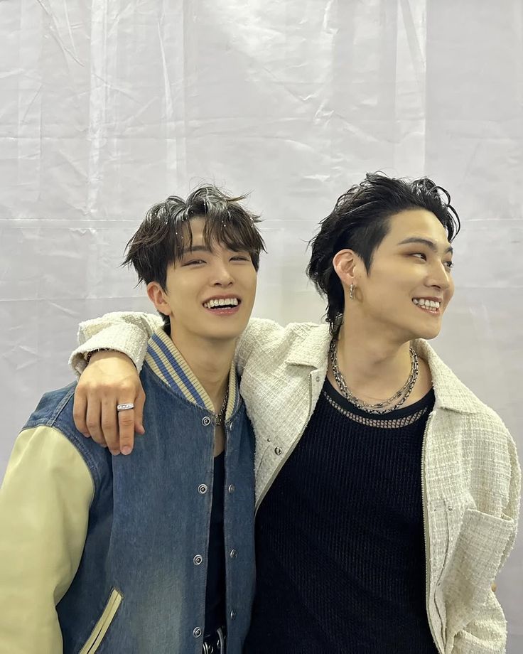 SEOKISMlNE's tweet photo. Aniversário da minha eterna bebêzinha hoje!!!! @birdefsoul_ 
Meu amor, nesse dia mais que especial e para toda a sua vida, meus desejos são os melhores possíveis.
Que você tenha muita felicidade, saúde, prosperidade e caminhos abertos para poder trilhar e alcançar os seus https://t.co/WSGUF5HOY8