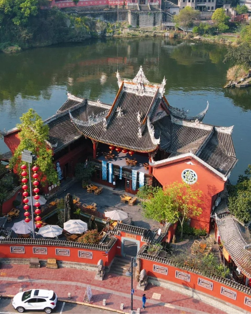 Amazingsichuan's tweet photo. 🌟Wangye Temple in Zigong, also known as the “No.1 Tower of Fuxi River,” was built during the Qing Dynasty (1851–1861). Funded by salt merchants, it stands as a cultural legacy of the city’s flourishing salt industry.
#DecodeSichuan #SpringinSichuan #VisitSichuan #sichuan https://t.co/0606lzMPqy