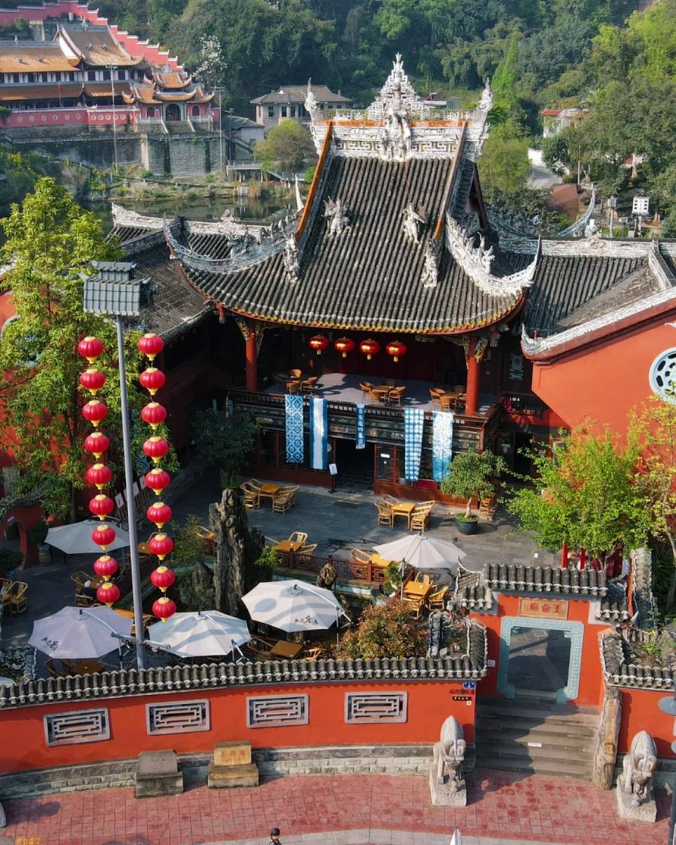 Amazingsichuan's tweet photo. 🌟Wangye Temple in Zigong, also known as the “No.1 Tower of Fuxi River,” was built during the Qing Dynasty (1851–1861). Funded by salt merchants, it stands as a cultural legacy of the city’s flourishing salt industry.
#DecodeSichuan #SpringinSichuan #VisitSichuan #sichuan https://t.co/0606lzMPqy