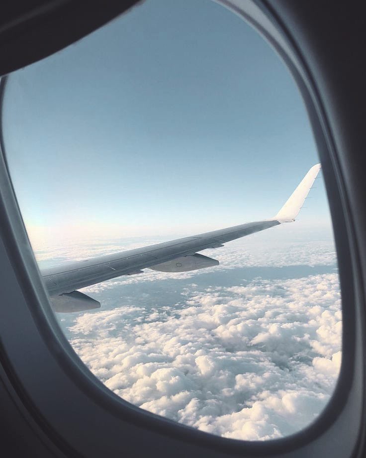 Ngantuk tapi ga bisa tidur karena ada pemandangan indah ini, di kanan dan kiri <a href="/jalantarabiru/">Sabiru in London</a>