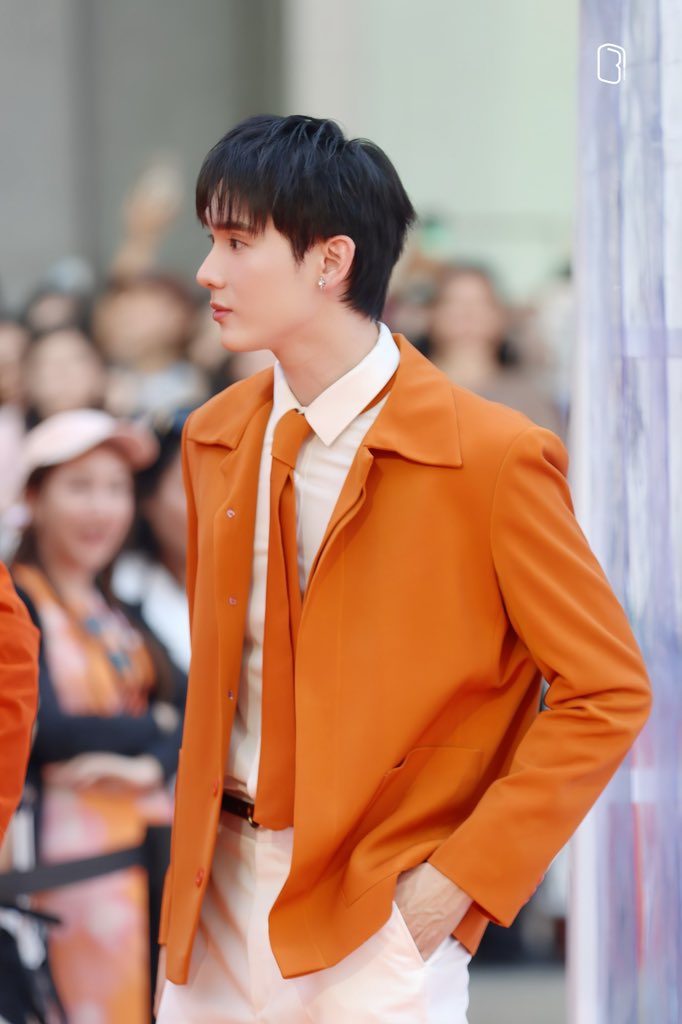 bookfamily_'s tweet photo. บุ๊คมารายงานตัวแล้ว ~ วันนี้อากาศร้อนอย่าลืมดูแลตัวเองกันด้วยนะค้าบ 🧡

LAROCHEPOSAY X FORCEBOOK
#SunproofPlaygroundwithFORCE
#LaRochePosayTHxForceBook https://t.co/32HtXbYPlf