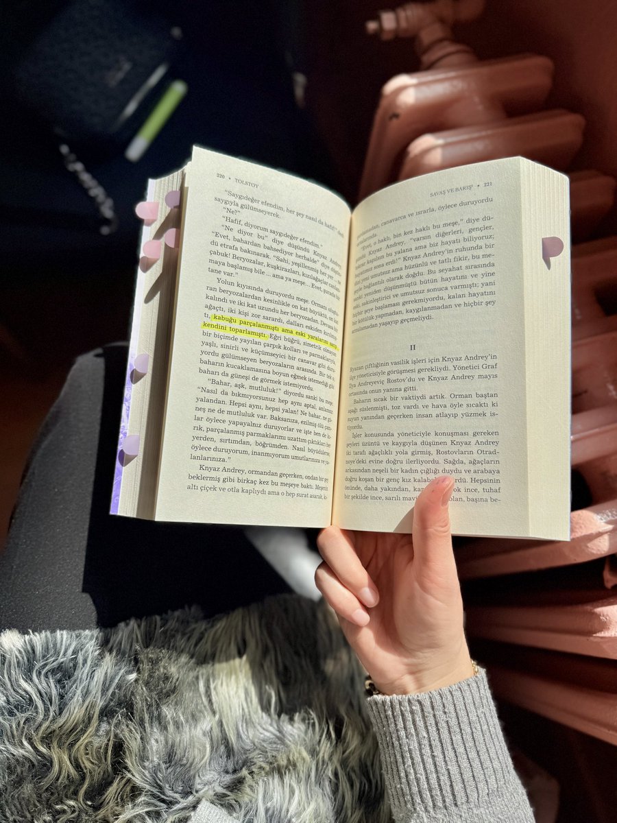 “..kabuğu parçalanmıştı ama eski yaralarını sarıp kendini toparlamıştı.” 🤍