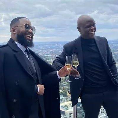 S I H L E T H E P L U G tweet media