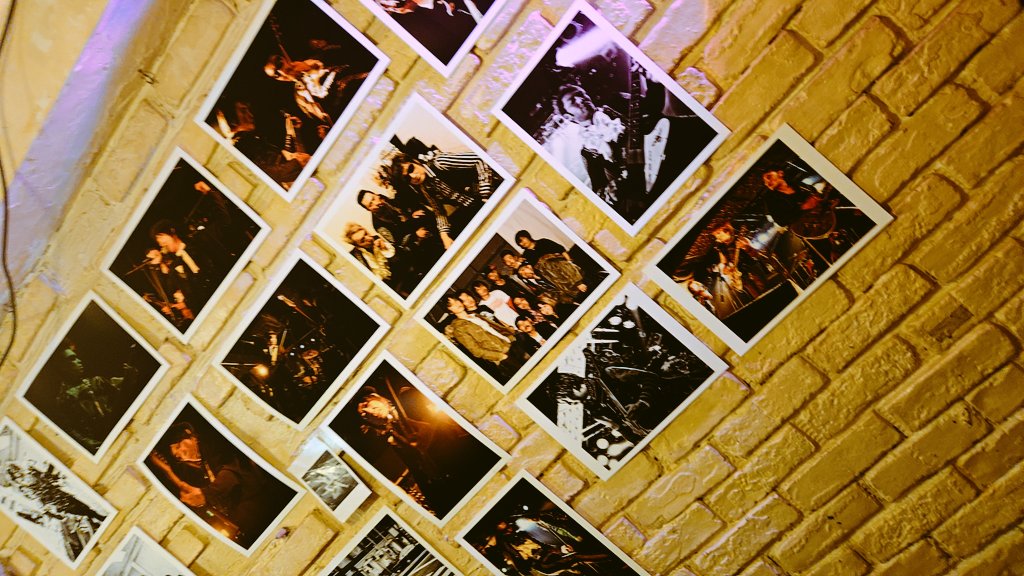 JAMFWEB696's tweet photo. 本日より、CLUB HEAVY SICKにて、JOE ALCOHOL写真展(photo by 菊池茂夫氏)です！今夜は、opening DJ party✨
ご機嫌な音楽を聴きながら、ゆっくり見れます❤ぜひ、遊びに来てください🙏
写真集IVも本日より発売開始！Web shopでもご予約受付開始となりました✨
https://t.co/JBDIKsADu8
 #JOEALCOHOL https://t.co/6Ux4iBlRD7
