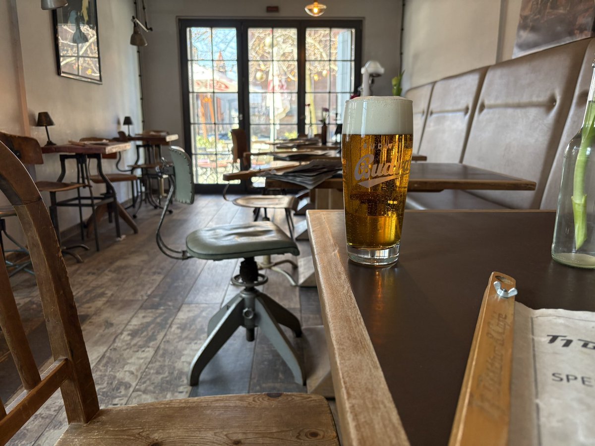 ufleku2's tweet image. Der heutige #elfertee wird Ihnen präsentiert aus der ehemaligen 
Pförtner-Bude im Kraftwerk Mitte 
#prost #TL 😊
Wieder ne Baustelle im Kraftwerk abgeschlossen 👍