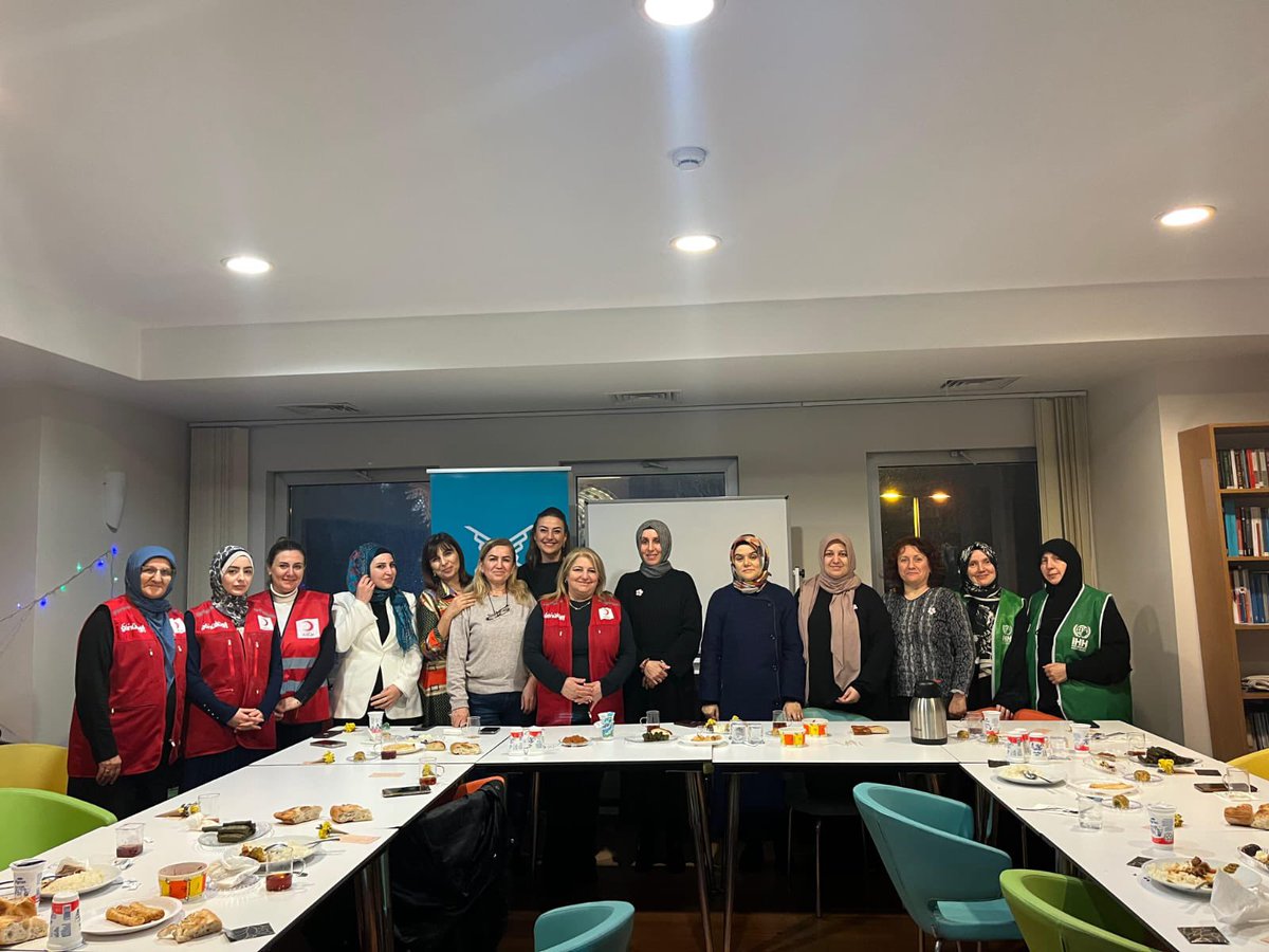 Türk Kızılay Bakırköy Şubesi Kadın Gönüllüleri olarak TÜGVA Bakırköy’ün iftar davetine katıldık. Nazik davetleri ve misafirperverlikleri için teşekkür ederiz.