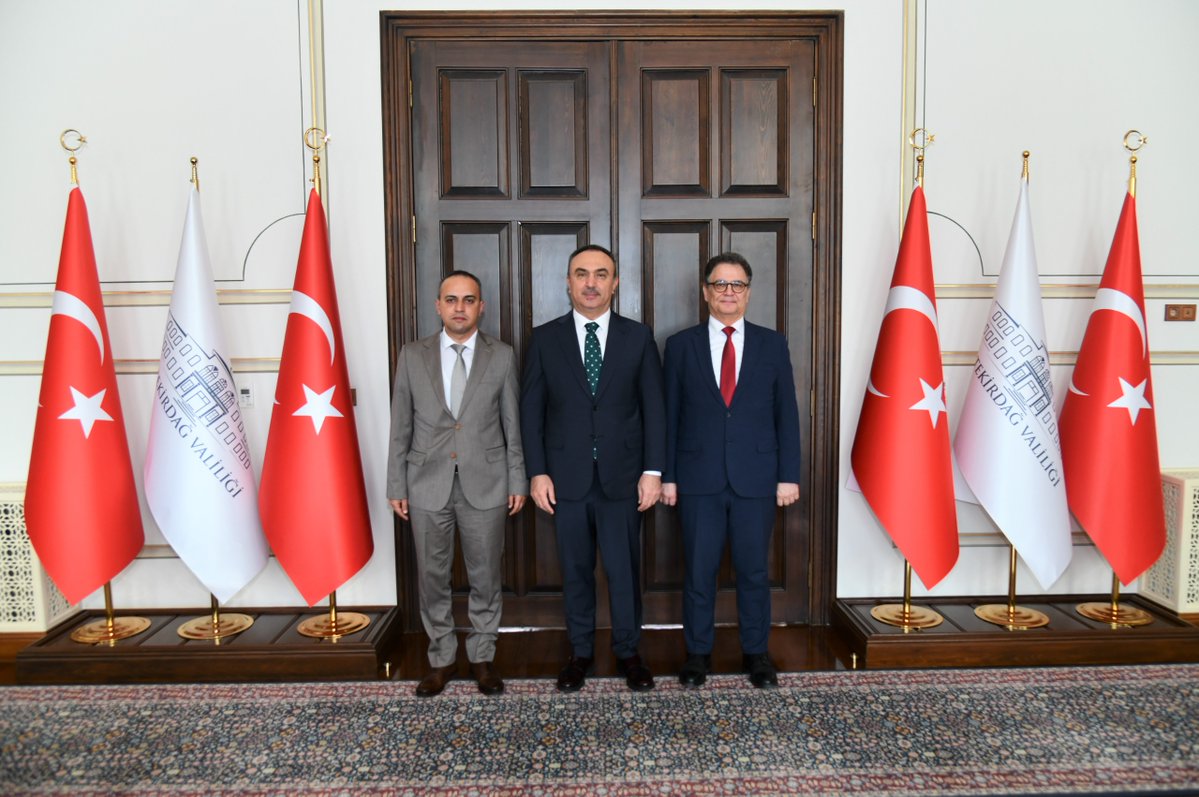 Bir dizi ziyaret ve incelemelerde bulunmak üzere ilimize gelen MEB Özel Eğitim ve Rehberlik Hizmetleri Genel Müdürü Doç. Dr. Mustafa Otrar, Valimiz Sayın Recep Soytürk’ü makamında ziyaret ederek bir süre görüştü.