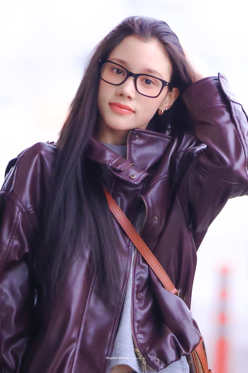Hopeful_Breeze's tweet photo. 260306

소리 없이 자라버린 마음이 다시 네게로 나를 데려다 놓은 거야 어쩌면 나는 첫 순간부터 너였어

#케플러 #휴닝바히에 #HUENING_BAHIYYIH #히에 #KEP1ER #HIYYIH https://t.co/0Ro6cXCyYG
