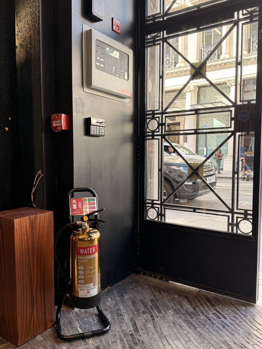 Express_Fire_'s tweet photo. Good luck to the crew at Jul’s London, opening soon! A fantastic job done by all, can’t wait to visit https://t.co/KnZmbY9PT9 https://t.co/Mgs6hoLf8C