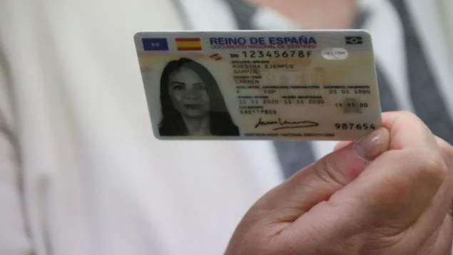 Españoles, ¿sabéis que para visitar Turquía el único requisito es llevar el DNI? Con eso basta, ni visado, ni tasas de entrada, ni visado electrónico, ni formularios... nada. Ahora mismo podéis ir al aeropuerto y volar a Estambul con solo el DNI en el bolsillo. Sin embargo, si un