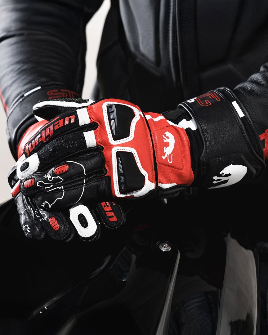 js_accessories's tweet image. The Furygan STYG15 gloves combine tough goatskin leather, race-style protection and airflow from the AFS ventilation system. Pre-shaped for comfort and grip when it matters most. 🏍️

See product link in comments

#Furygan #MotorcycleGear #RideSafe