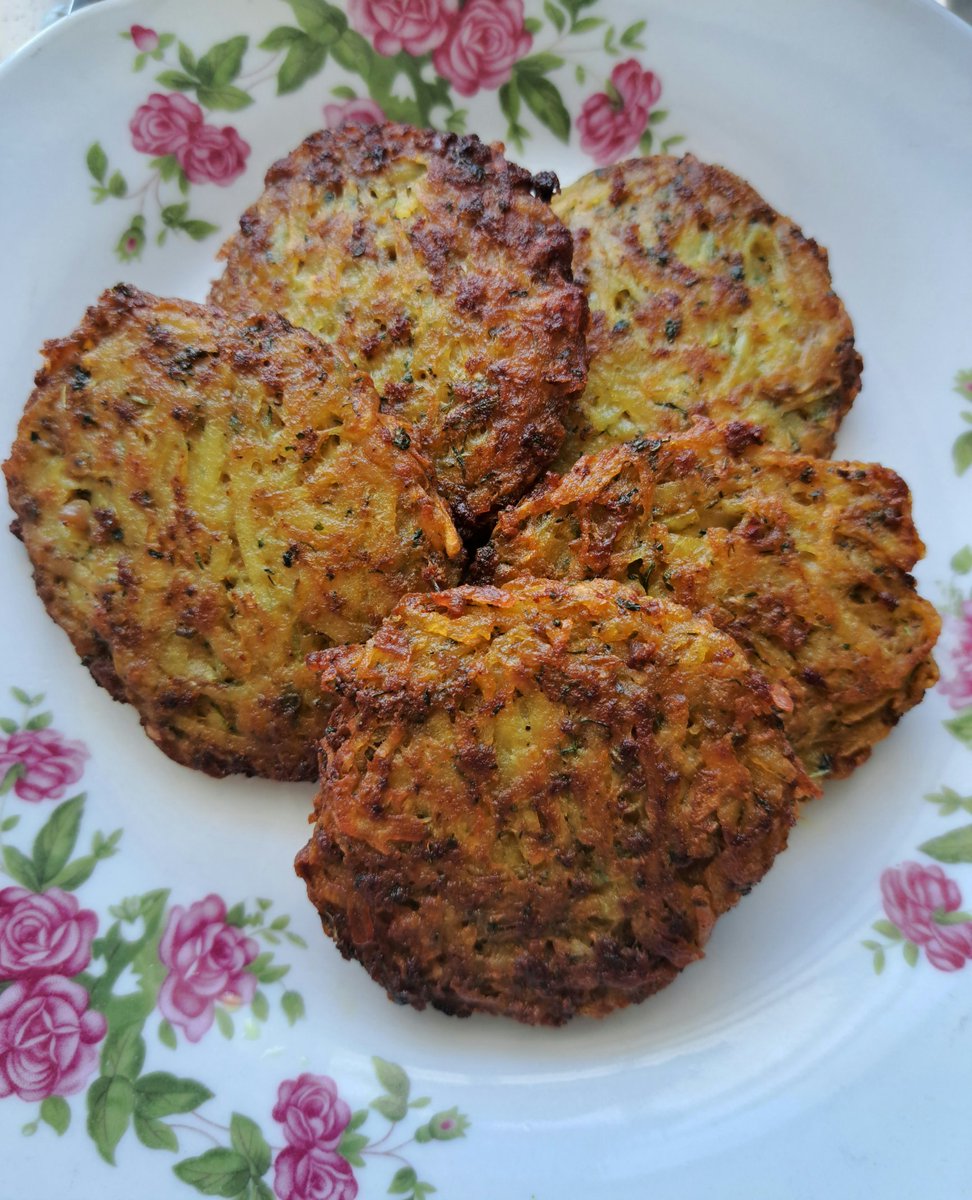 دخترک نقاش💫 tweet media