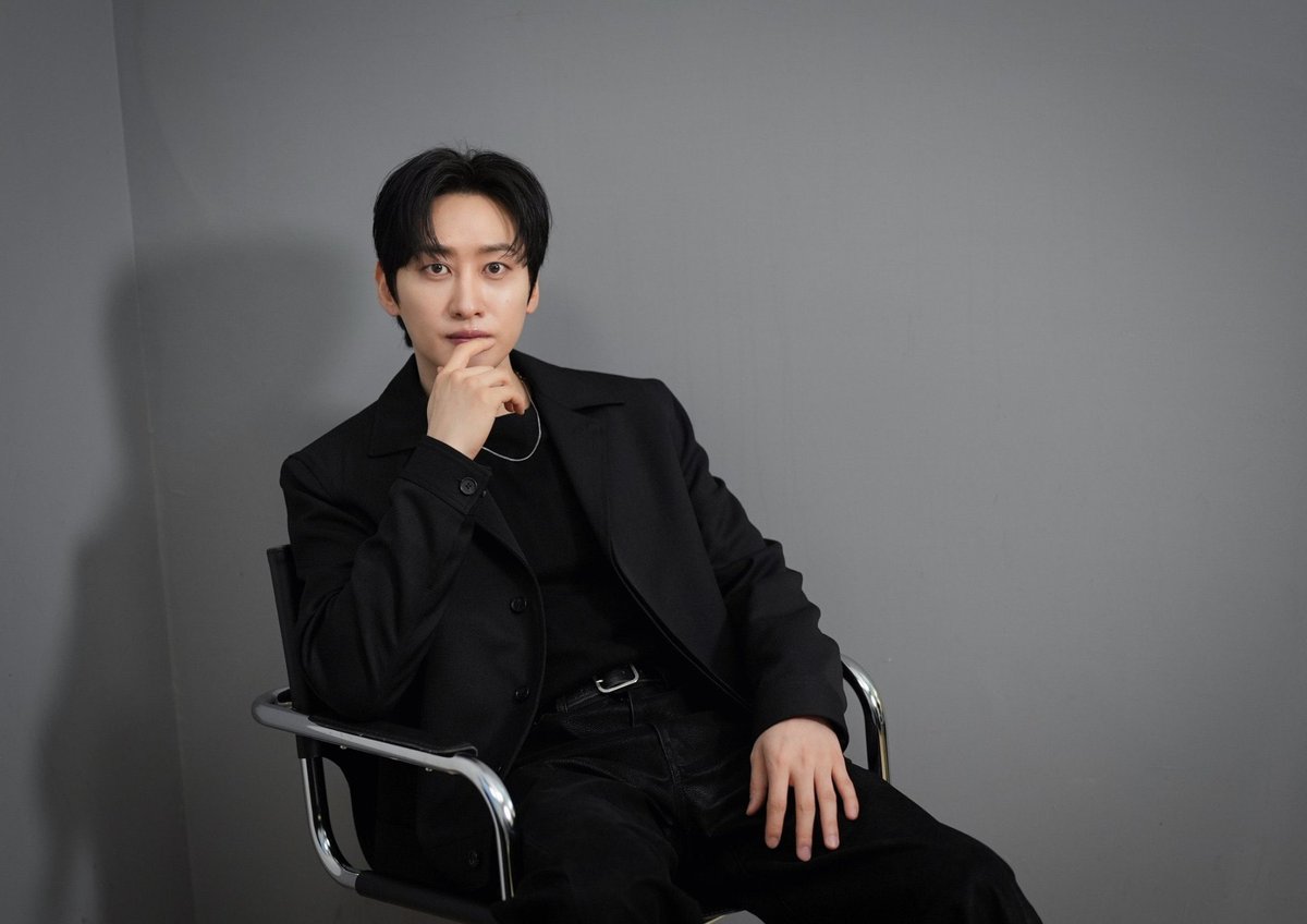 Let me jus process this in my head cz hes so hot as fck HELP