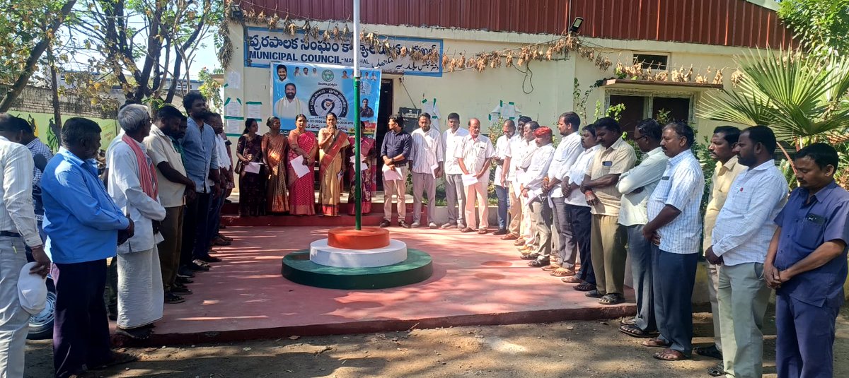 CommisionerMak1's tweet photo. Praja Palana-Pragathi Pranalika Launch of 99 days program Taken pledge &amp; Cleaning of drainage in Makthal,CP&amp;VPC,MC sir, Councilors Participated
#PrajaPalanaPragatiPranalika99daysactionplan
#swachhsurvekshan2025 #TelanganaRising2047 @SwachhBharatGov, @SwachhBharat, @MoHUA_India https://t.co/CmwnZdfQH3