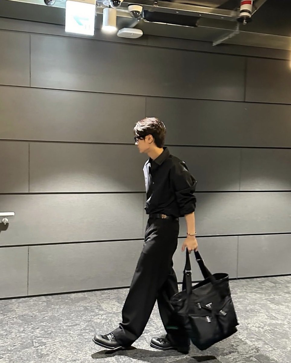 The definition of high standards, which protects you from all low-quality views. Don’t take it too seriously, the truth is you’ll end up staring way too long. And yes, you’re guilty.