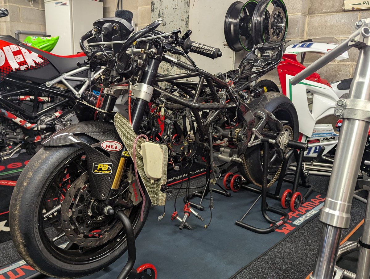 Daz Perry tweet media