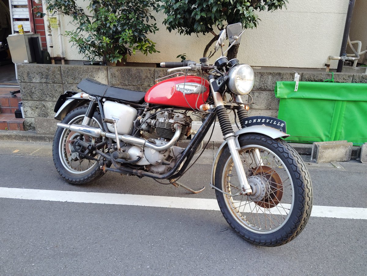 galloping_s's tweet photo. バイクに乗り始めてからずっと憧れだったビンテージトライアンフ、縁あって手に入れました。
現在絶賛不動車ですが少しずつレストアします https://t.co/f4AAyRJy3T