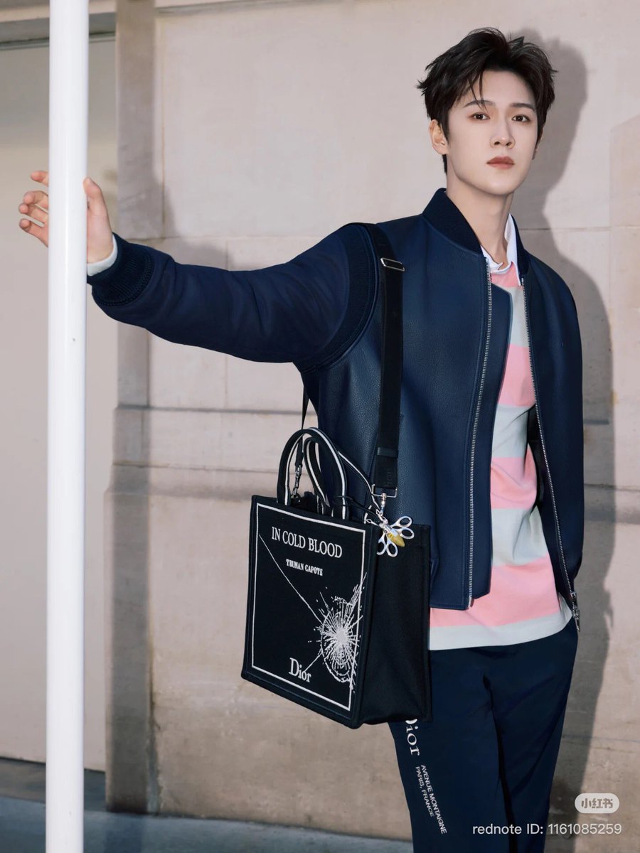 ㅤ 
[𝗜𝗡𝗦𝗧𝗔𝗚𝗥𝗔𝗠 𝗨𝗣𝗗𝗔𝗧𝗘]

𝐳𝐢𝐥𝐚𝐧𝐭𝐡𝐞𝐨 With 𝐃𝐢𝐨𝐫, in Paris.
ㅤ